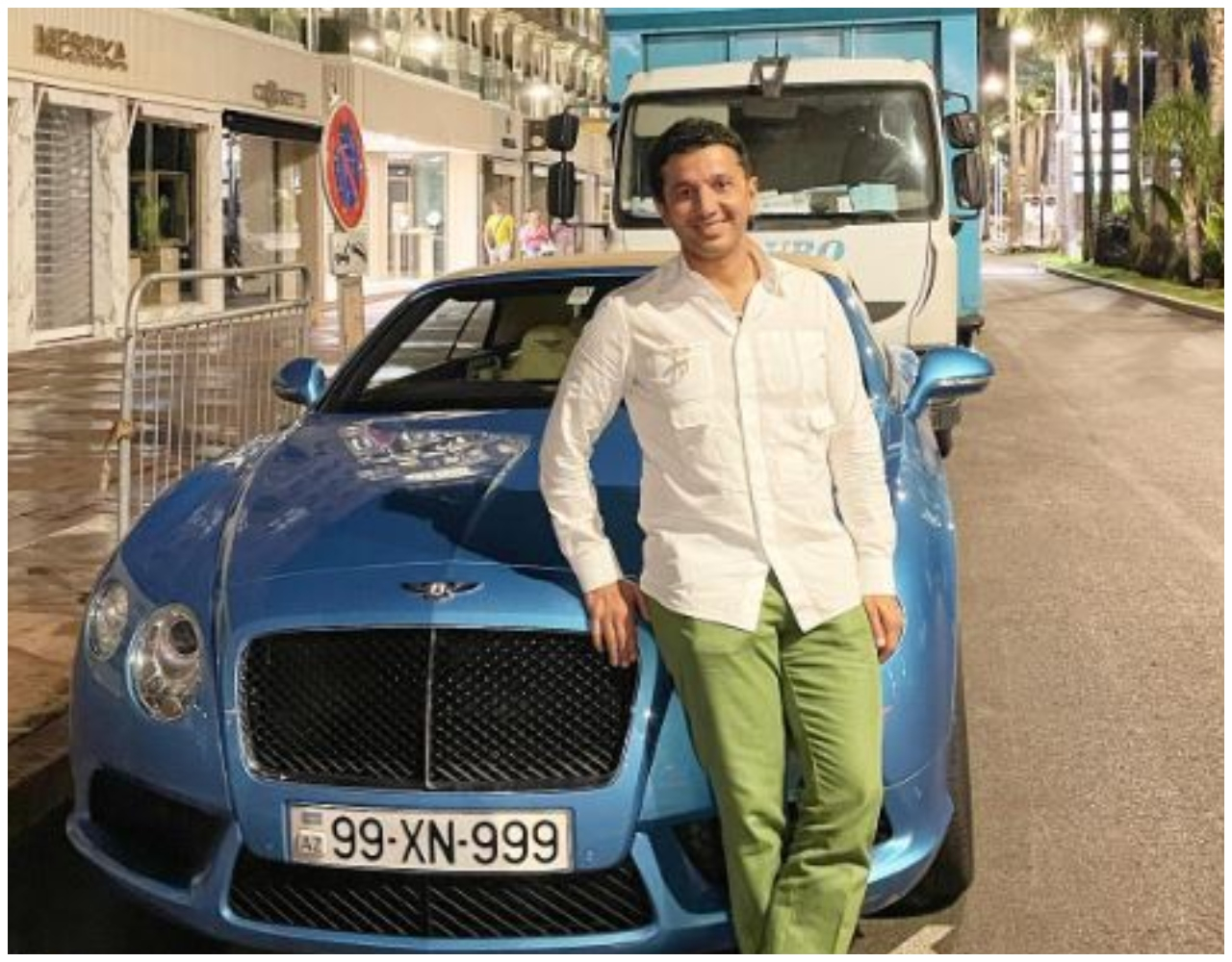 Əməkdar artist "Bentley"si ilə Fransaya getdi - FOTO