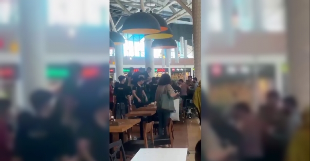 İstanbulda ticarət mərkəzində müştərilərlə işçilər arasında DAVA - ANBAAN VİDEO
