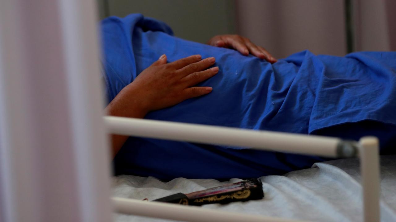 Xəstəxanaya gedən qadın şok yaşadı: Qarnında 40 yaşlı döl aşkarlandı
