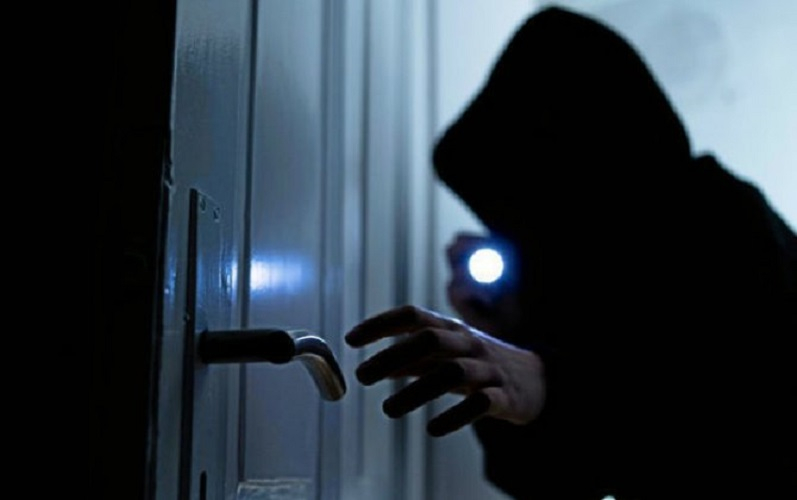 FHN-nin polkovnik-leytenantının evi qarət edildi