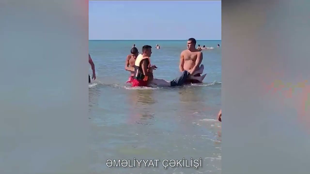 Qızılqum çimərliyində gərgin anlar - Bir ailənin 3 üzvü... - VİDEO