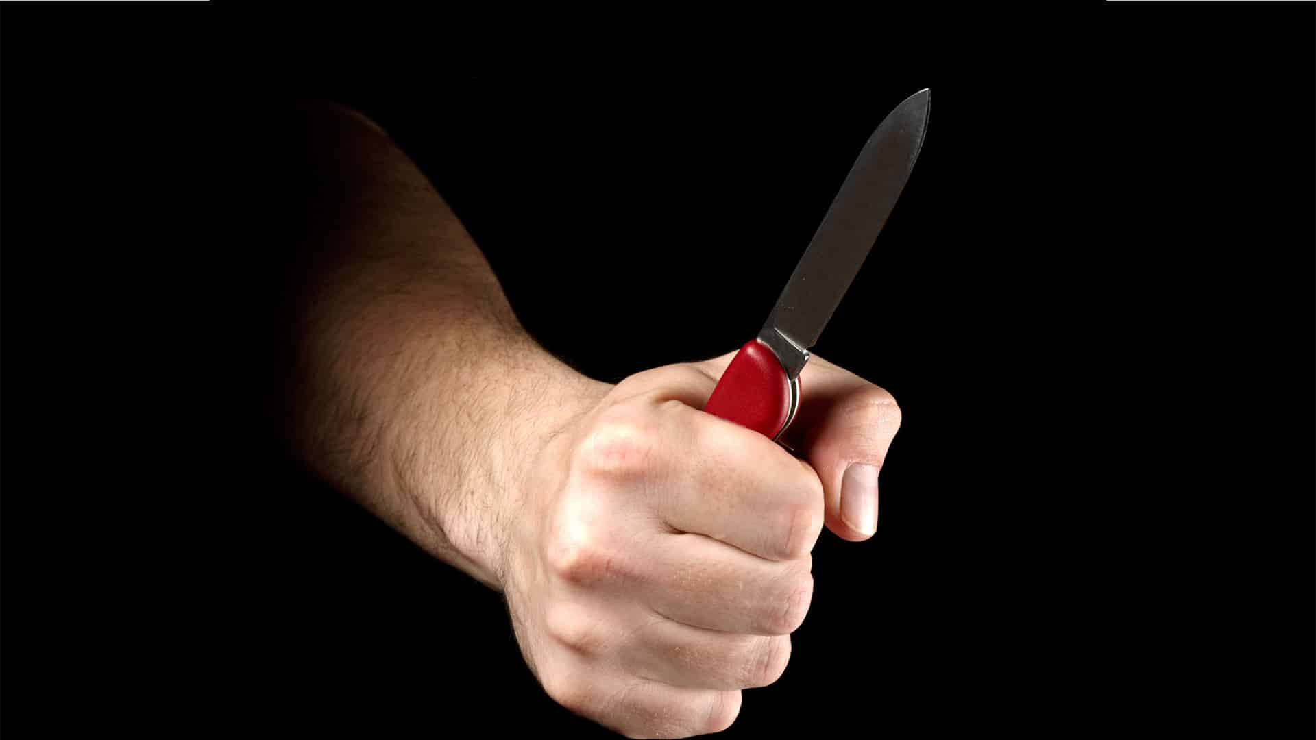 Metronun yaxınlığında vətəndaşı ürəyindən bıçaqlayıb qaçdı...TƏFƏRRÜATLAR... - VİDEO