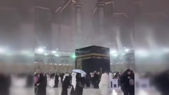 Məkkədə şiddətli fırtına - VİDEO