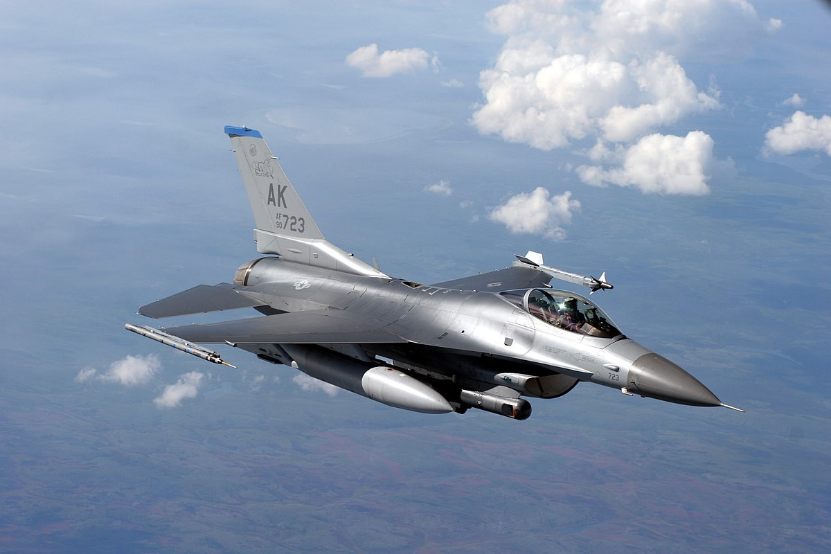 Danimarka ukraynalı pilotlara F-16 təlimi verəcək