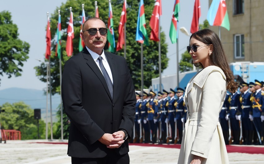 Prezident və birinci xanım Laçının sənaye zonasında mebel fabrikinin açılışında iştirak edib
