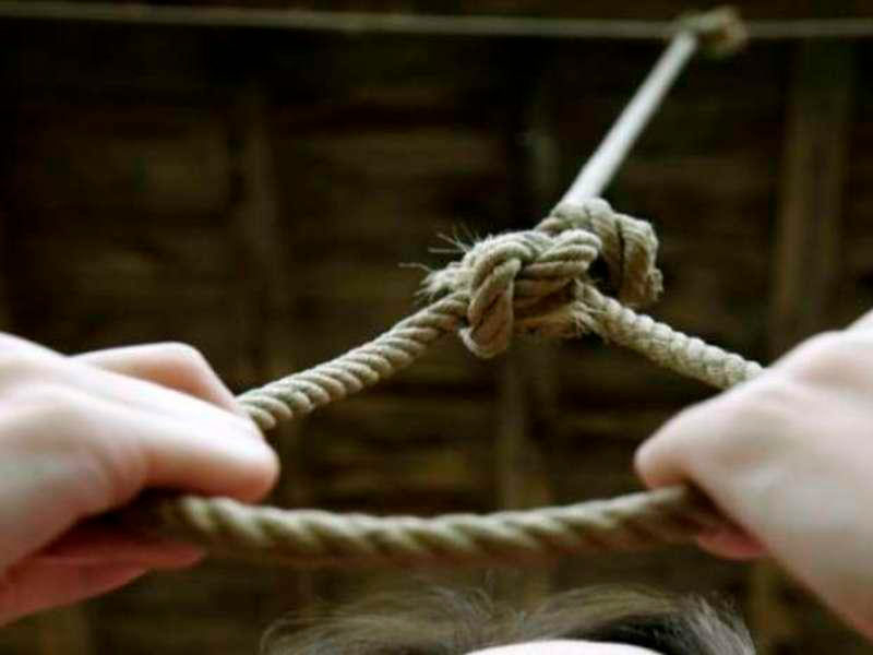 Bakıda makler binanın həyətində özünü asdı