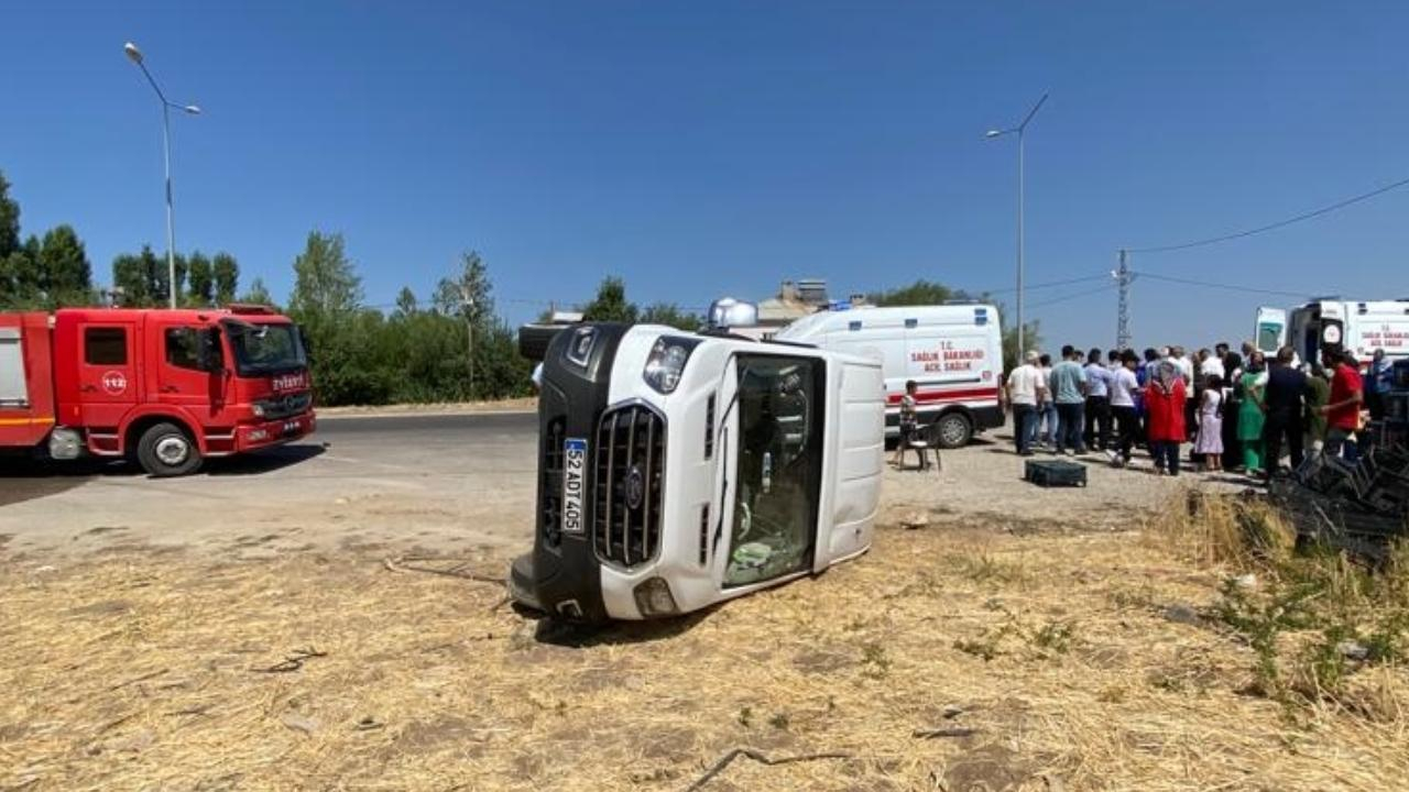 Türkiyədə mikroavtobus aşdı: Çox sayda yaralı var