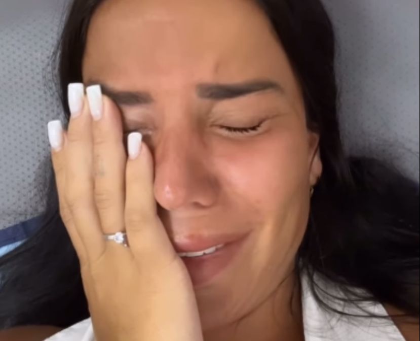 Azərbaycanlı model hönkür-hönkür ağladı: "Plastik əməliyyatdan sonra bədənim çürüyür - VİDEO