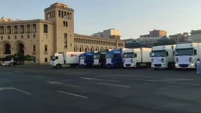 Fransadan Azərbaycana qarşı növbəti təxribat: Xankəndinə 10 tır göndərdilər - VİDEO