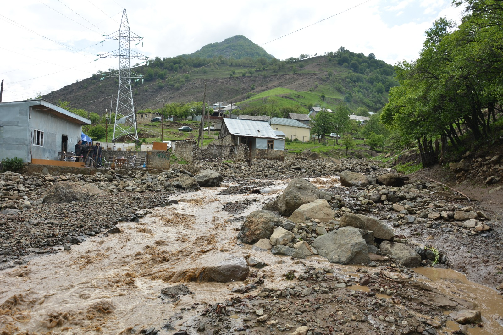 Güclü yağış Oğuzda ciddi fəsadlar törədib