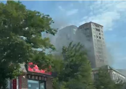 Bakıda çoxmərtəbəli binada yanğın hadisəsi baş verib - VİDEO