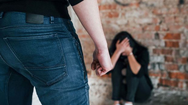 Bayram tonqalını söndürən qadını döyən şəxslə bağlı QƏRAR