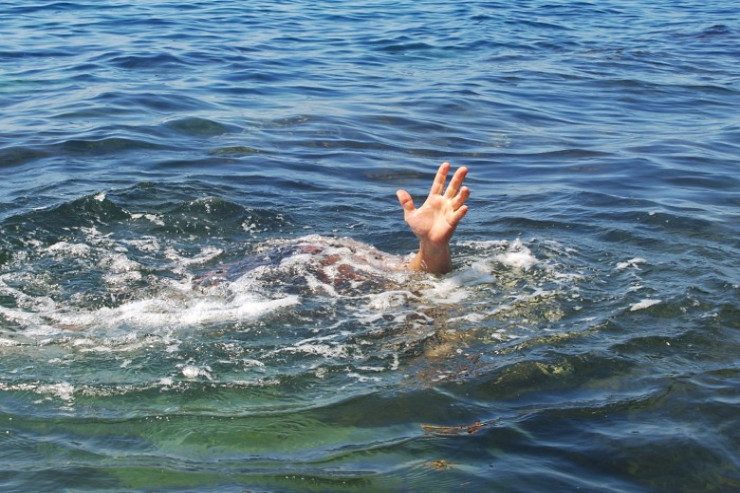 Bakıda gənc oğlan dənizdə boğuldu