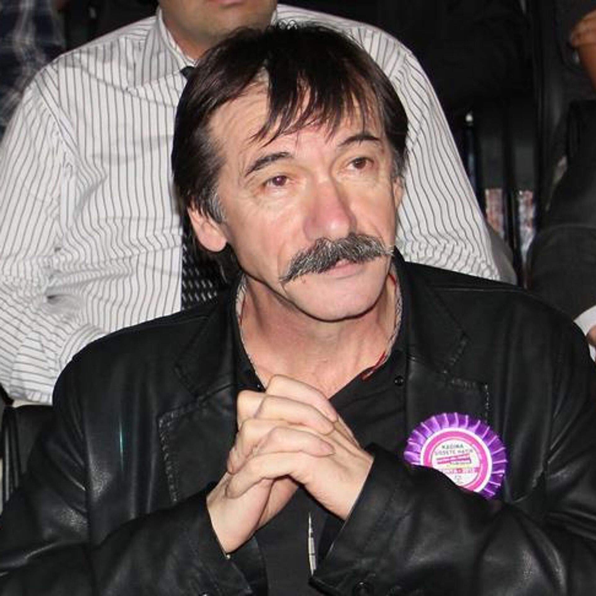 63 yaşlı aktyorun qəflətən halı pisləşdi, xəstəxanaya yerləşdirildi