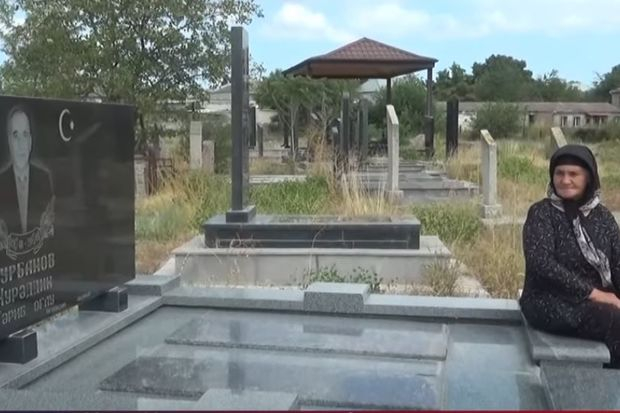 Ölmədən özünə məzar düzəltdirən qadın - VİDEO