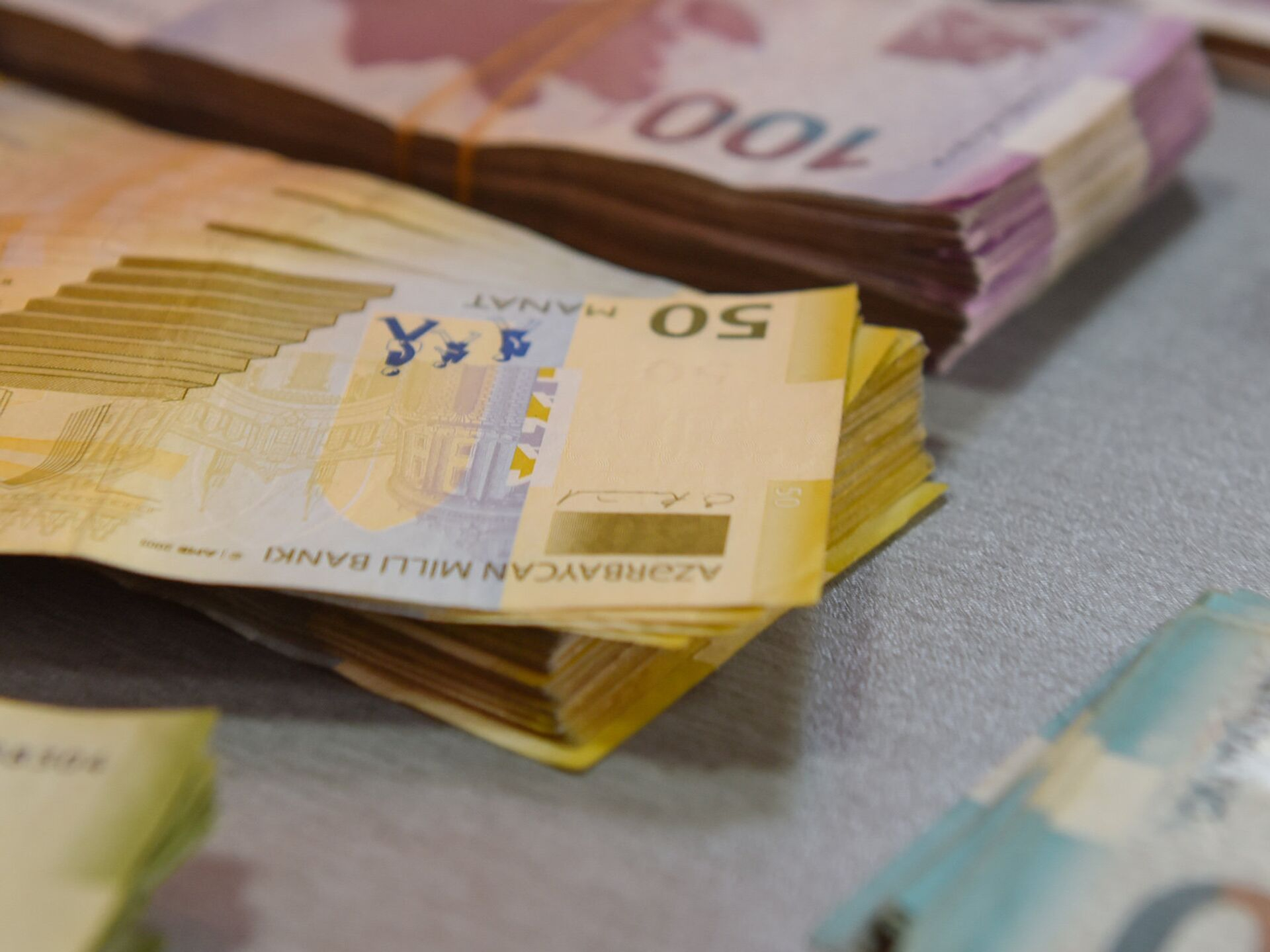 Universitetlərdə təhsil haqları niyə bahadır? - VİDEO