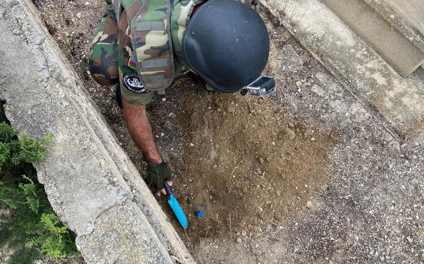 Qəbiristanlıqdan tapança və qumbara tapıldı - VİDEO