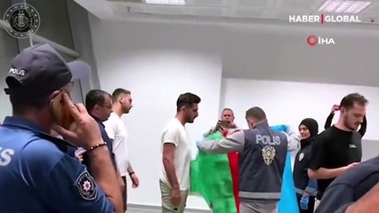 Azərbaycan bayrağını öpən türkiyəli polis danışdı