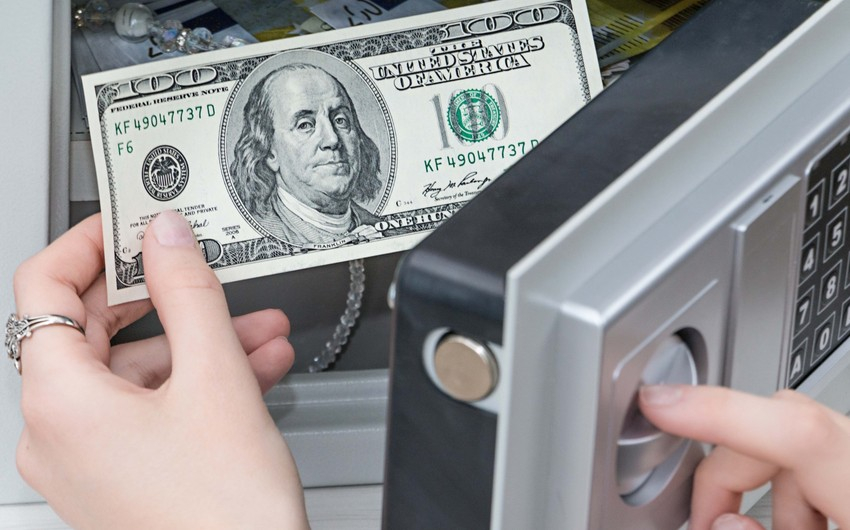 Pirşağıda evdən 10 min dollar oğurlandı - qadın tutuldu