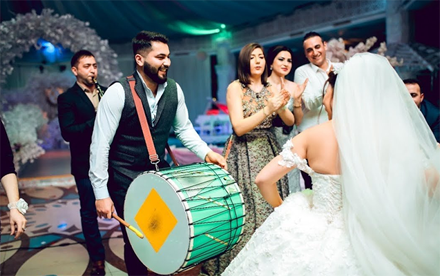 Sabahdan toylar başlayır - Avtomobil, gözəllik salonu və restoranlarda qiymətlər