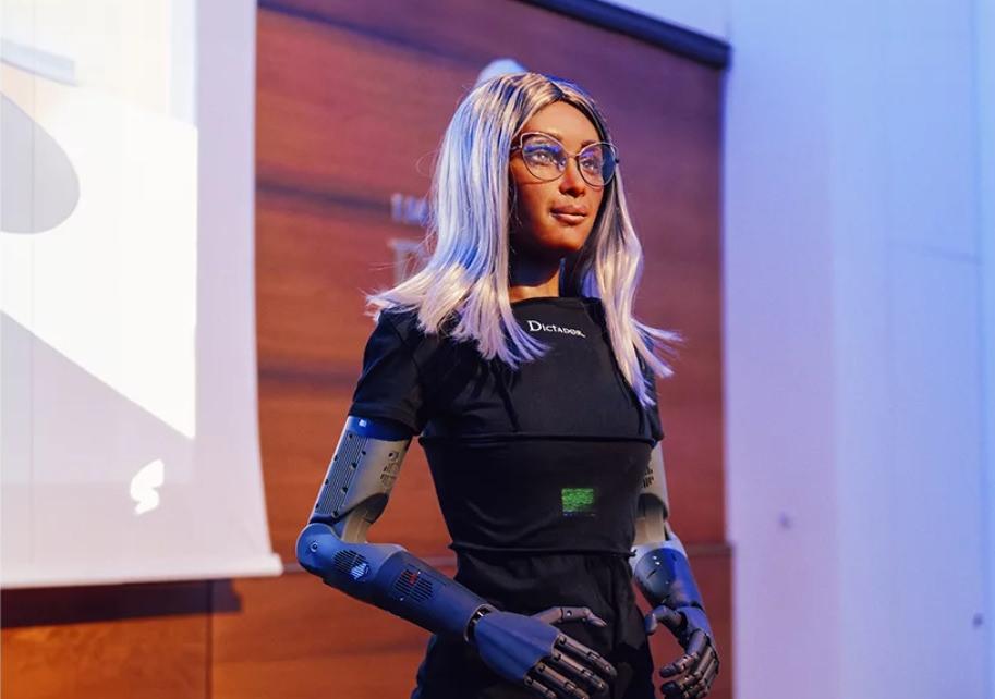 Dünyada bir ilk: Süni intellektli robot baş direktor təyin edildi