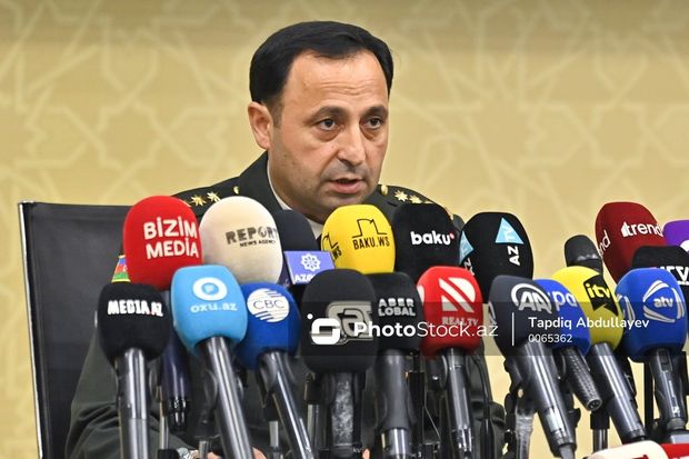 Müdafiə Nazirliyi antiterror tədbirləri ilə bağlı brifinq keçirir - CANLI YAYIM