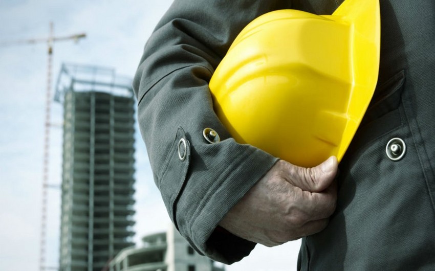 Sumqayıtda usta çoxmərtəbəli binadan yıxılaraq ölüb