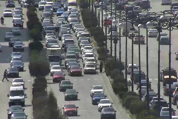 Bakıda yol-nəqliyyat hadisəsi olub, sıxlıq yaranıb