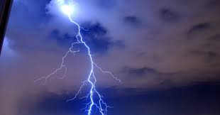 Ağcabədidə 40 yaşlı kişini ildırım vuraraq öldürdü