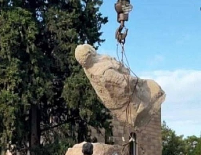 Xocavənddə erməni terrorçu Monte Melkonyanın abidəsi sökülüb - FOTO