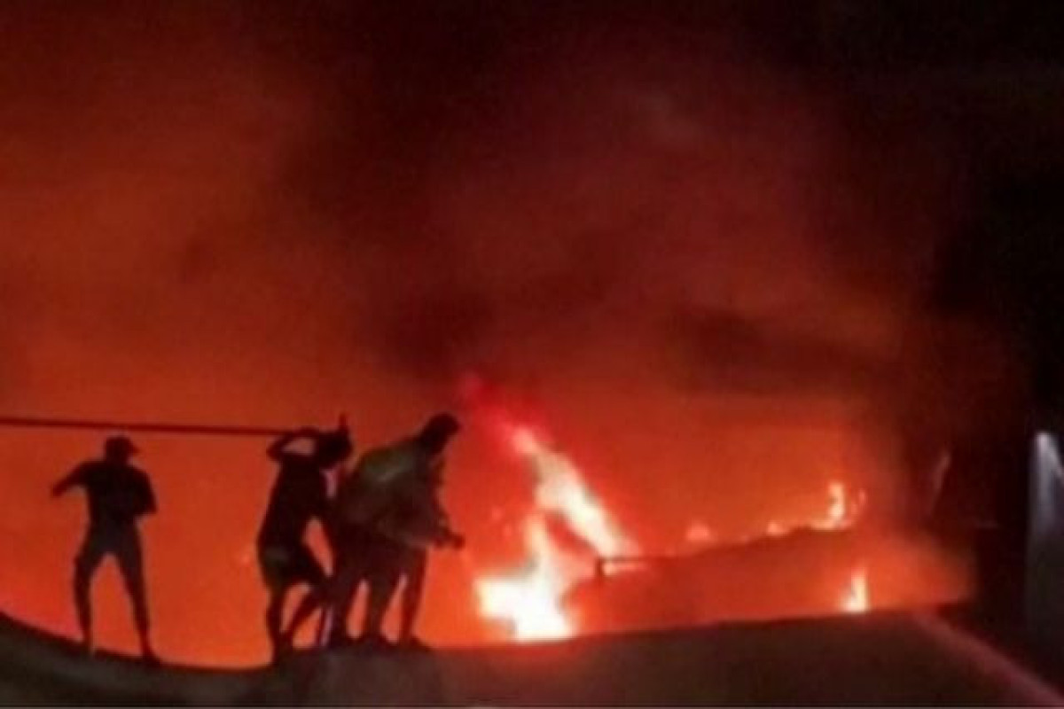 Toy yasa çevrildi - Şadlıq sarayı yanaraq kül oldu