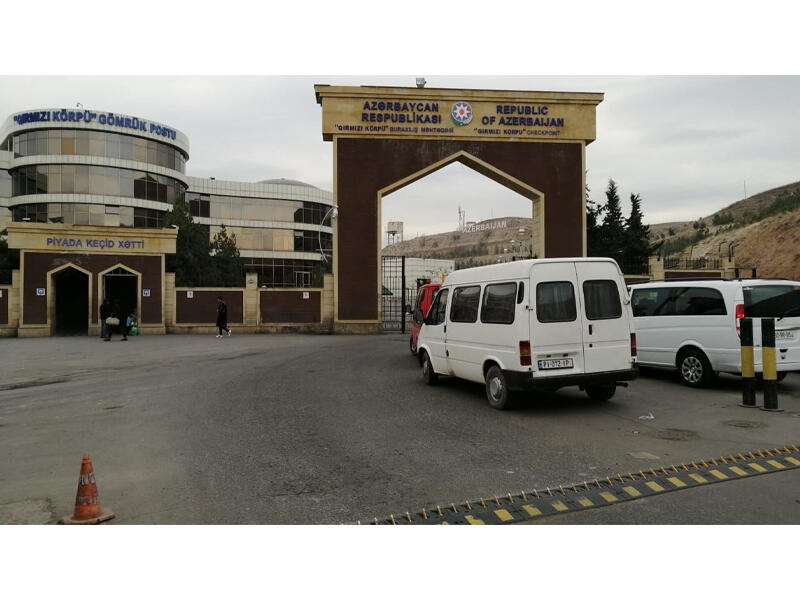 Bu şəxslər quru yolla sərhədi keçə bilər