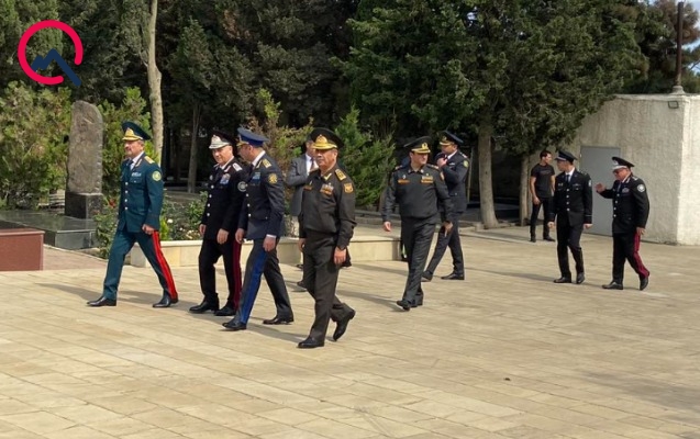 Generallar Milli Qəhrəmanın dəfnində - Fotolar