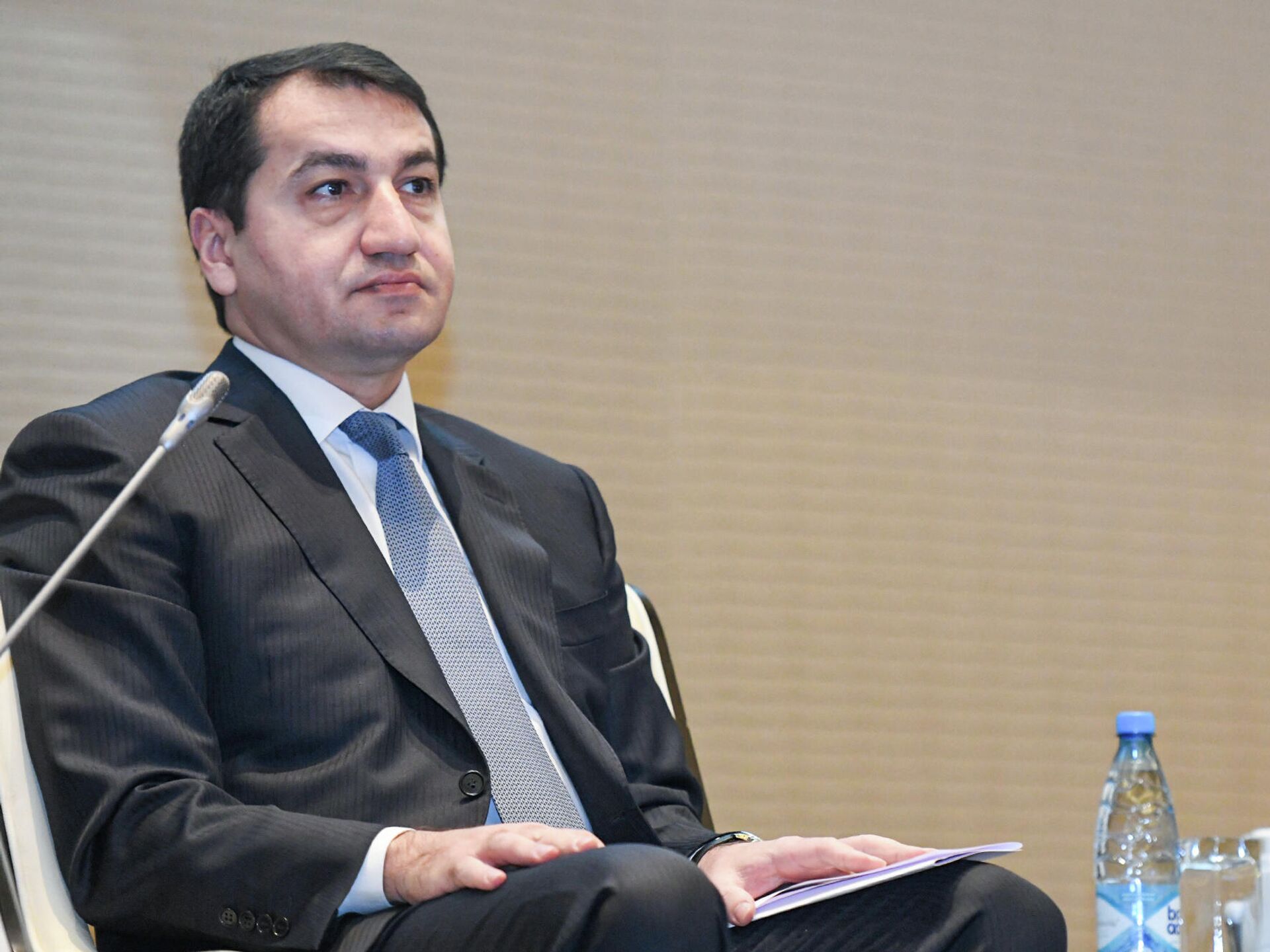 Hikmət Hacıyev: "Qarabağda etnik təmizləmə və soyqırımı həyata keçirilmir"