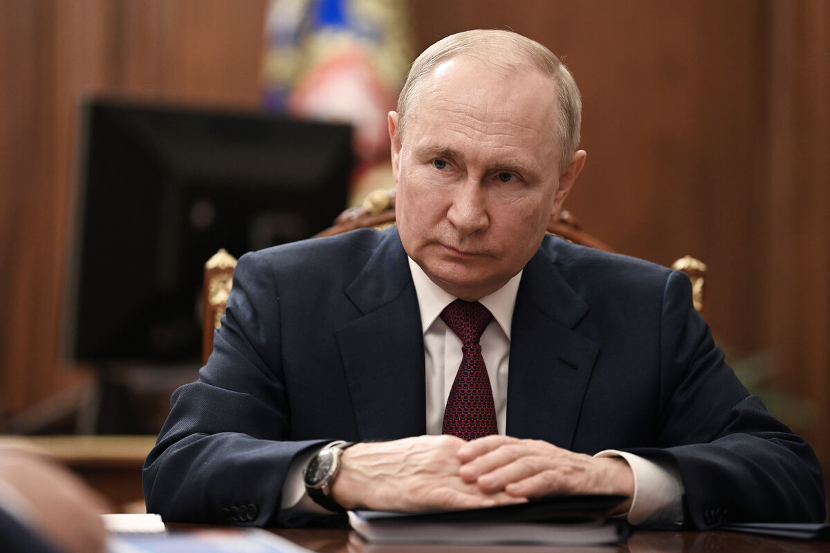 Putin növbəti prezident seçkilərində namizəd olacaq?