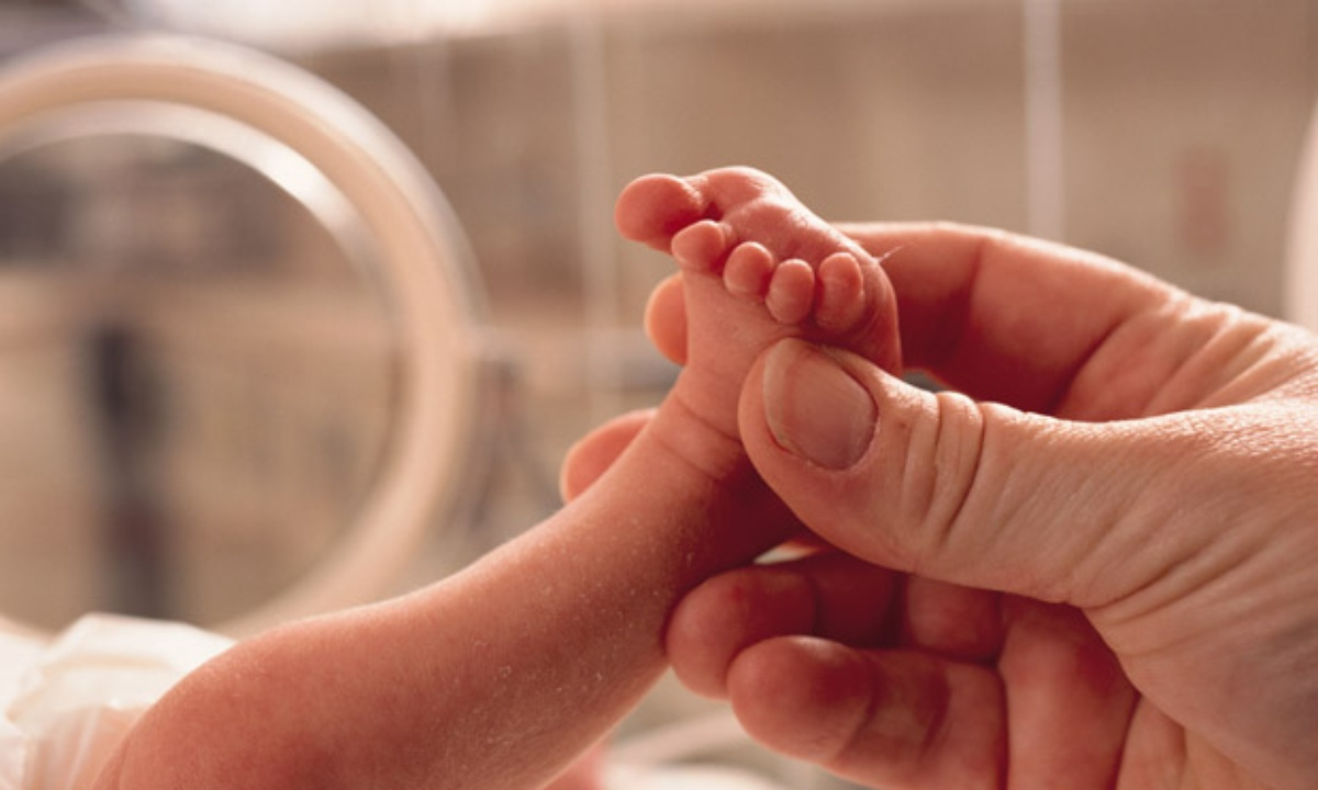 Şirvanda körpənin ölü doğulması faktı ilə bağlı cinayət işi başlandı