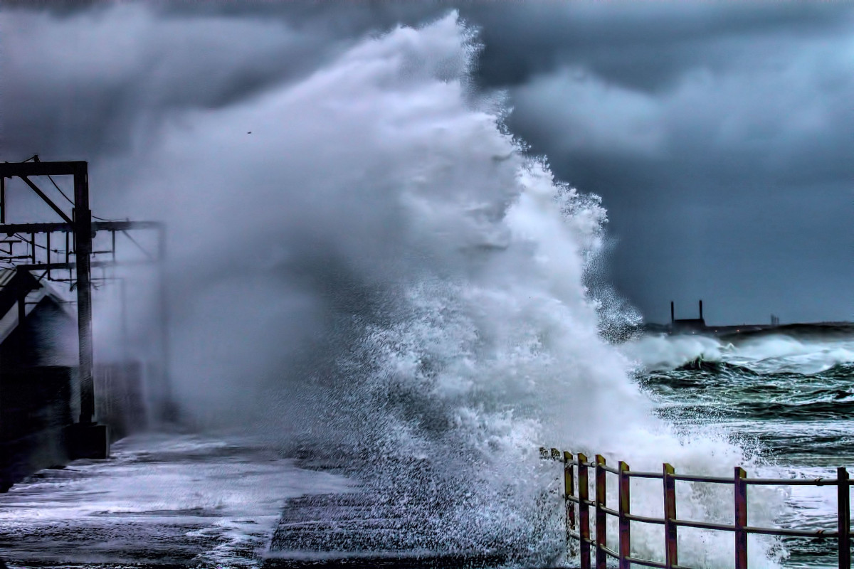 Xəzər dənizində dalğanın hündürlüyü 4.2 metr olub - FAKTİKİ HAVA
