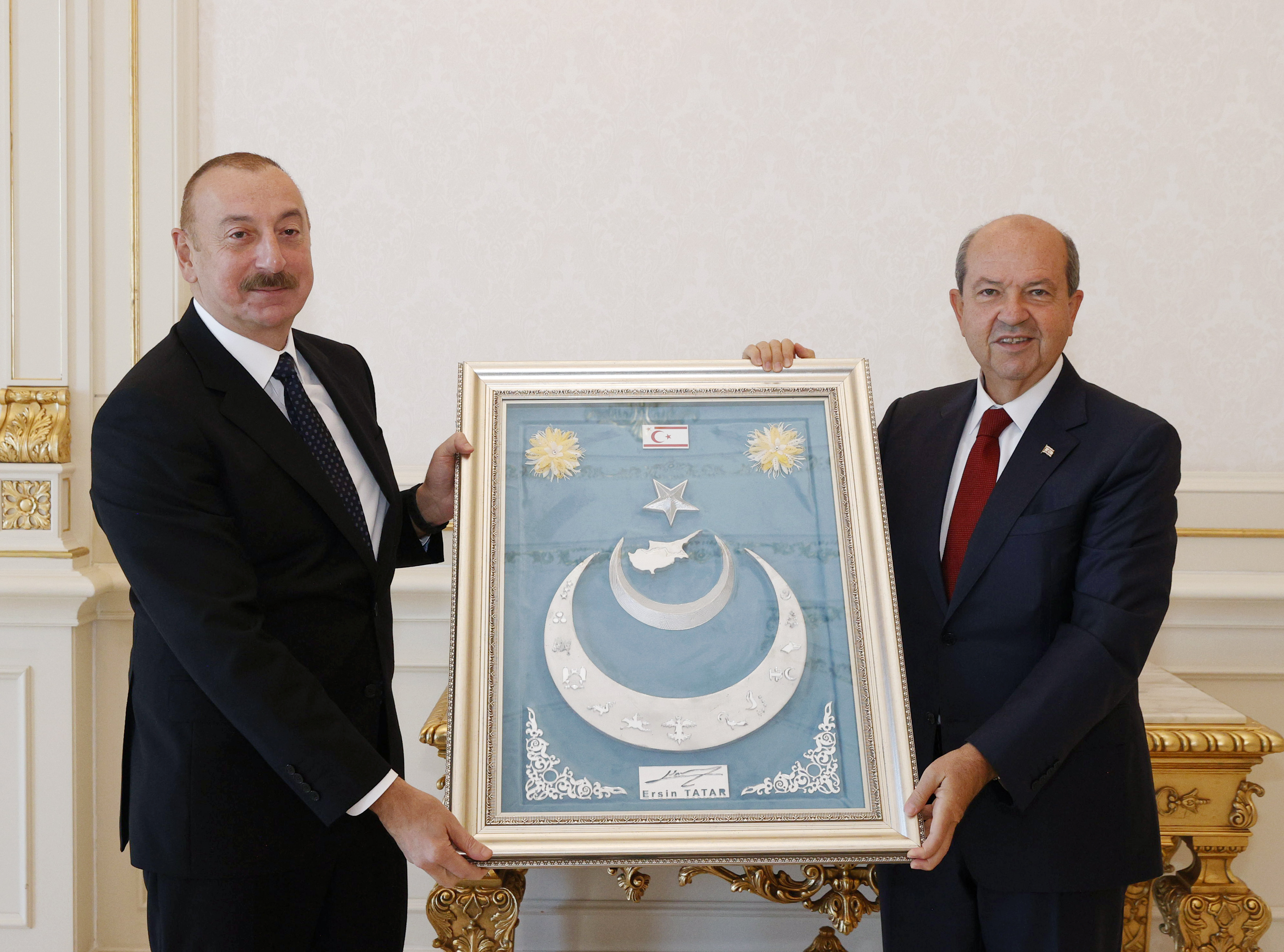 Ersin Tatar Prezident İlham Əliyevi təbrik etdi