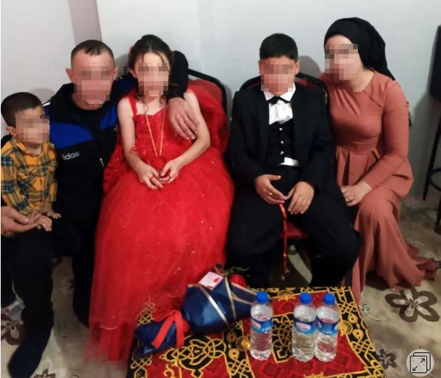 8 yaşlı qızı 9 yaşlı oğlanla nişanladılar - FOTOLAR