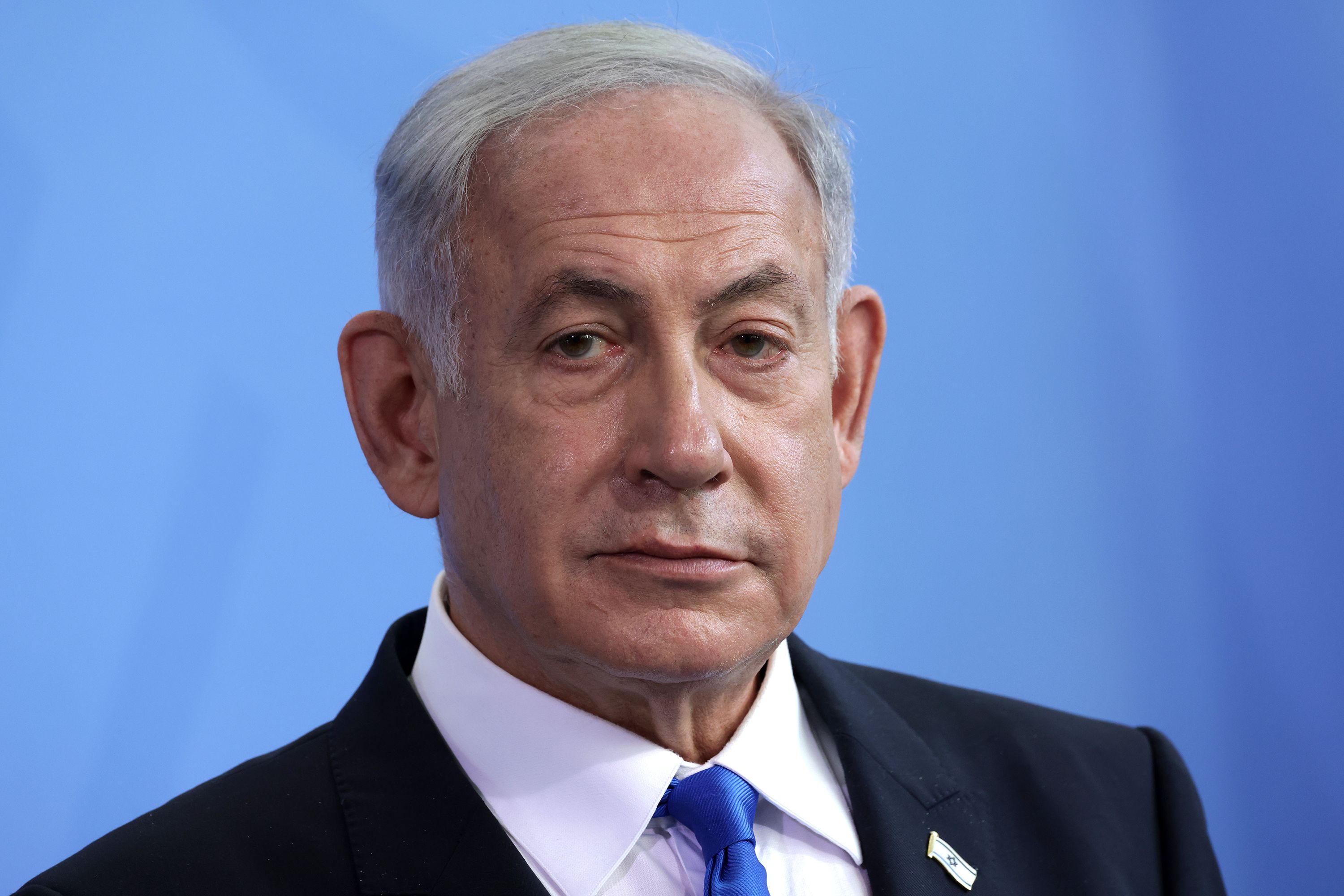 Netanyahunu çəkdi, 40 illik işindən qovuldu - FOTO
