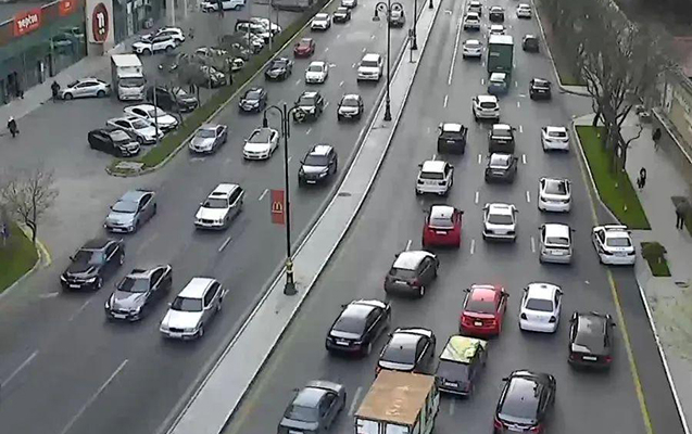 Bakının 22 yolunda tıxac yaranıb