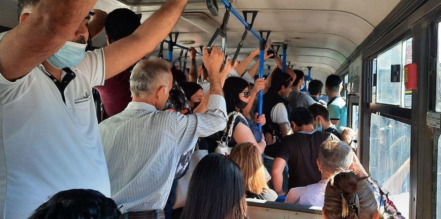 Bakıda avtobusda şok olay: qadına nömrə vermək istədi, cavabın belə aldı - ANBAAN VİDEO