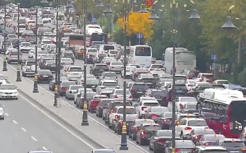 Bakının bir sıra yollarında tıxac yaranıb