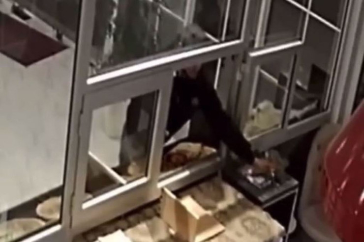 Bakıda təndirçinin telefonu oğurlandı - HADİSƏ ANI