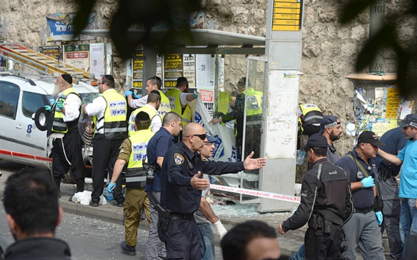 İsraildə polisə bıçaqla hücum olub, ölən və yaralanan var