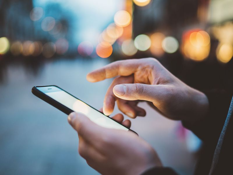 Xaricdə telefon istifadə edənlərin NƏZƏRİNƏ! - VİDEO