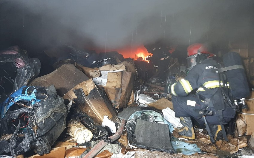 Bakıda çoxmərtəbəli yaşayış binasında yanğın olub - VİDEO