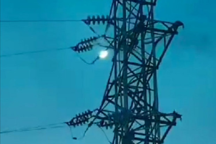 Bakıda yüksək gərginlikli elektrik xəttində qısaqapanma olub - VİDEO