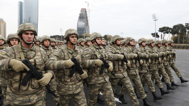 Səfərbərlik Xidmətinin hərbi qulluqçularının maaşları artırıldı