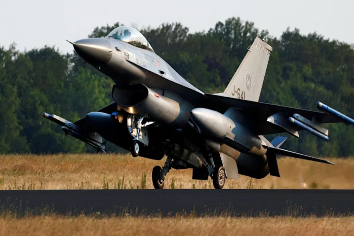 Niderland Ukrayna üçün beş F-16-nı Rumıniyaya göndərib